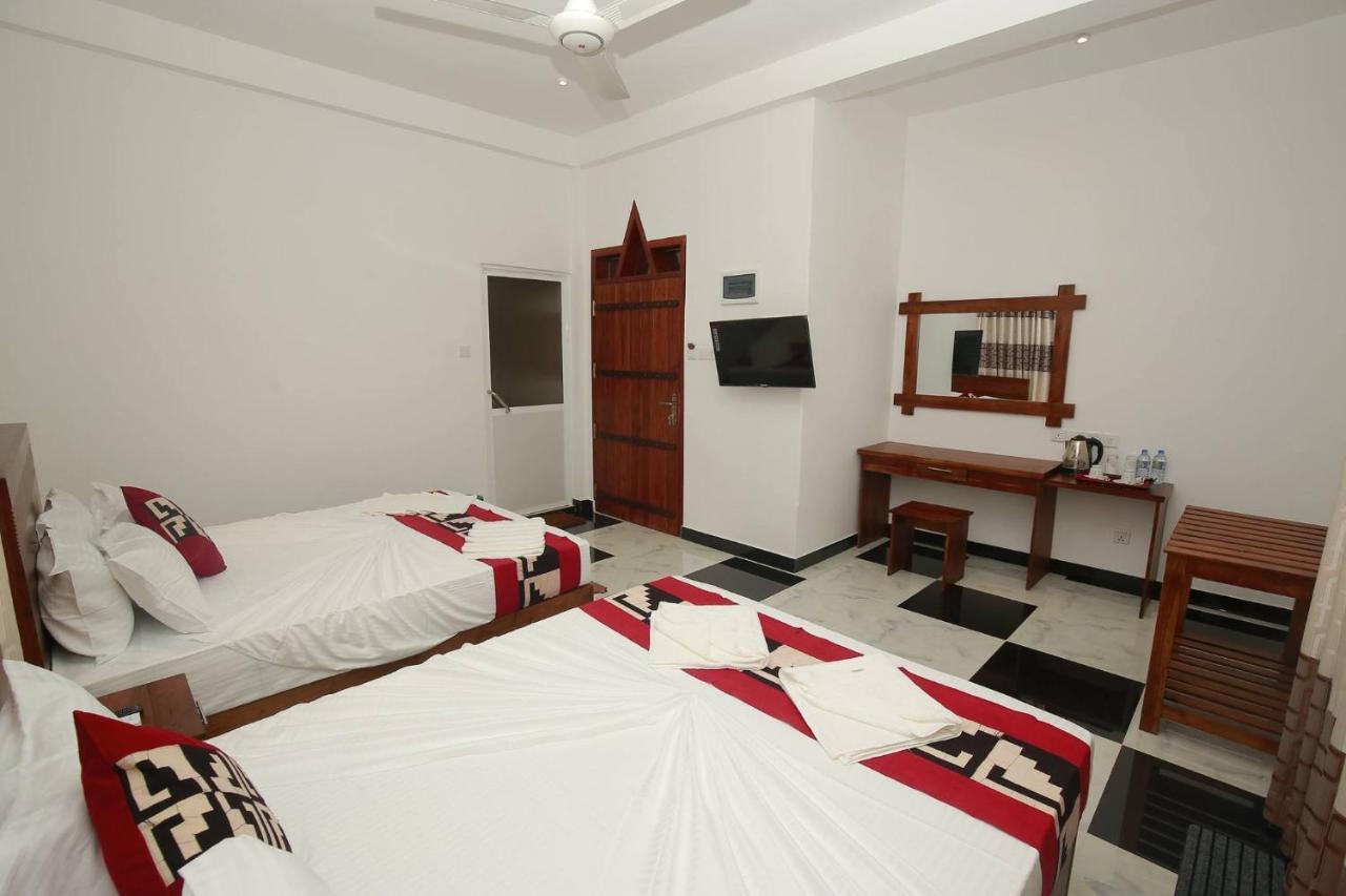 Hotel River Front Tissamaharama Ngoại thất bức ảnh