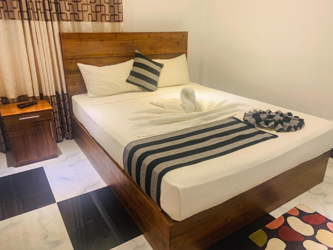Hotel River Front Tissamaharama Ngoại thất bức ảnh