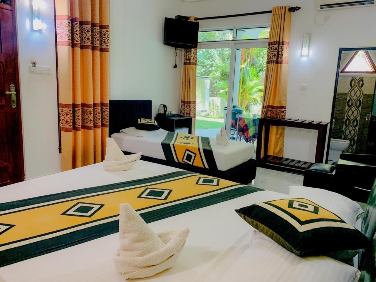 Hotel River Front Tissamaharama Ngoại thất bức ảnh